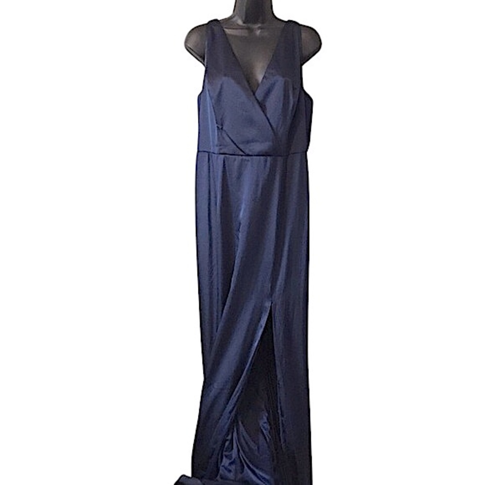 ADRIANNA PAPELL Women's Hammered Satin Gown Perfect Dress NWOT.